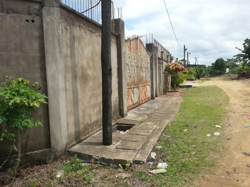 Entrepôt En Vente À Yassa-Douala 
