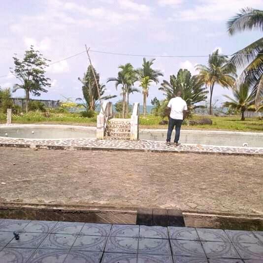 L'hôtel En Bordure De Mer À Vendre À Kribi... 