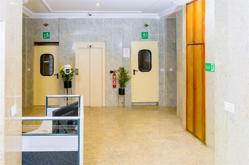 Immeuble R+5 À Vendre À Bonanjo 
