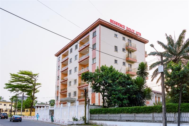 Immeuble R+5 À Vendre À Bonanjo 