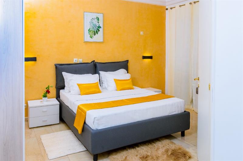 Immeuble R+5 À Vendre À Bonanjo 