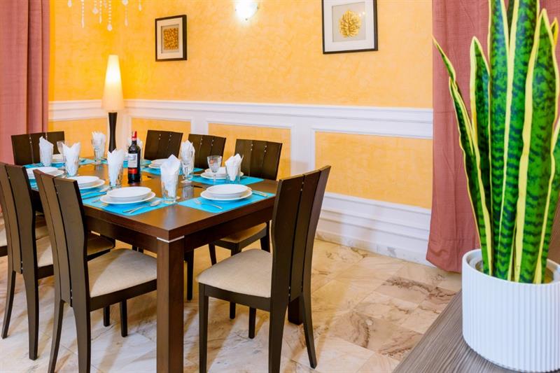 Immeuble R+5 À Vendre À Bonanjo 