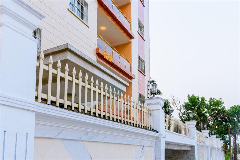 Immeuble R+5 À Vendre À Bonanjo 
