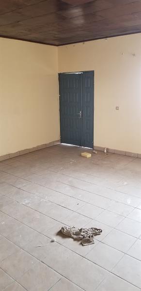 Vaste Appartement Moderne 3 Chambres À Louer À Ndogsimbi 