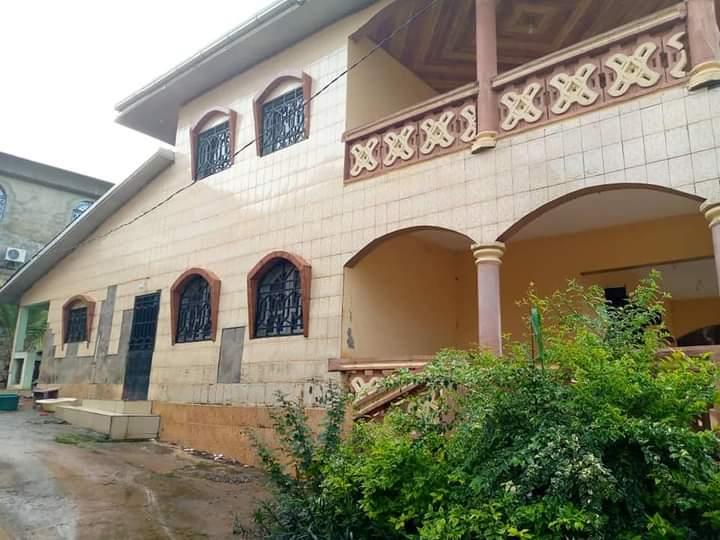 Obobogo. Duplex 06 Chambres A Vendre Prix : 90 Millions Fcfa 
