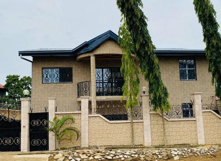 Duplex Nouvellement Construit À Vendre Douala Yassa 