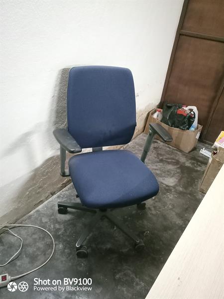 Vente D'une Chaise Et Table De Bureau Très Bonne Qualité - Importé 