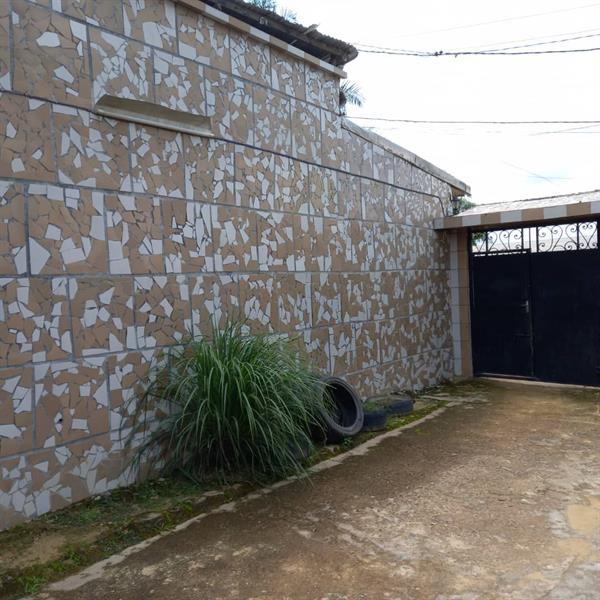 Voici Une Villa En Vente A Pk 14 Douala 