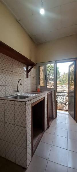 Appartement À Nsimeyong. 300M De La Route 2Chambres 1Douche J &  J CORPORATION