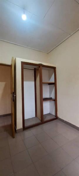 Appartement À Nsimeyong. 300M De La Route 2Chambres 1Douche J &  J CORPORATION