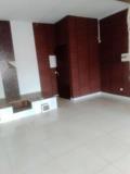 Boutique Avec Clim Gardien Forage Mezzanine Toilette Et Parking À Omnisporrt,, Yaoundé, Immobilier au Cameroun