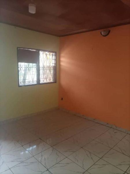 Appartement Avec Parking À Nkomo 2Chambres 1Douche J &  J CORPORATION