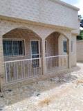 Appartement En Bordure De Route Seconderaire Avec Caméra De Surveillance Eau Chaude Forage Parking À Ngousso,, Yaoundé, Immobilier au Cameroun