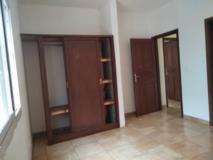 Appartement Avec Groupe Électrogène Clim Gardien Parking Eau Chaude À Bastos,, Yaoundé, Immobilier au Cameroun