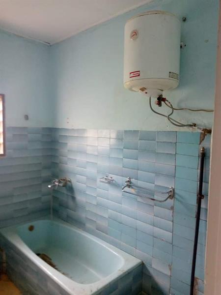Grande Villa Avec Espace Vert Eau Chaude Parking Baignoire À Bastos 4Chambres 3Douches J &  J CORPORATION