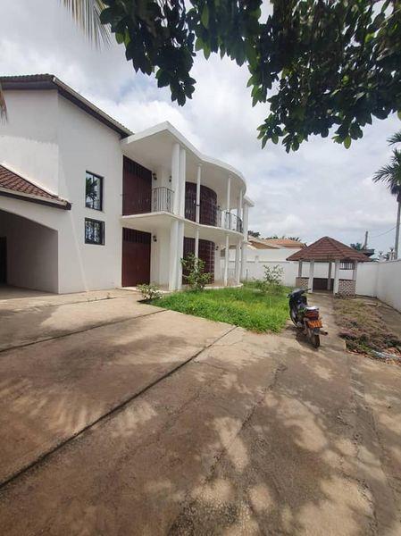 Somptueux Duplex Avec Espace Vert Baignoire Parrking À Odza Koweit 5Chambrres 5Douches 2Salons Dépendance De 3Chambres J &  J CORPORATION