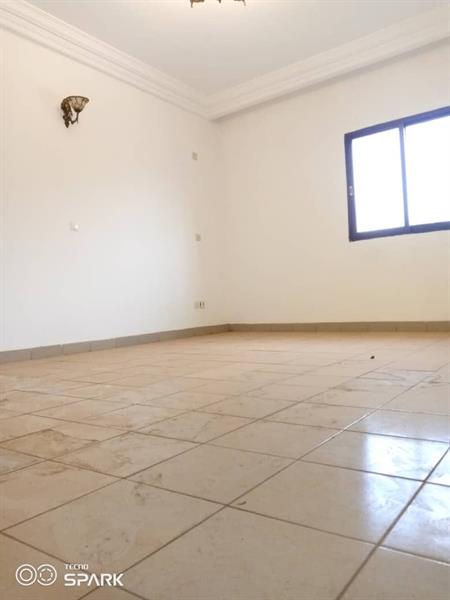 Appartement Avec Gardien Parking Groupe Électrogène Eau Chaude À Bastos 3Chambres 4Douches J &  J CORPORATION