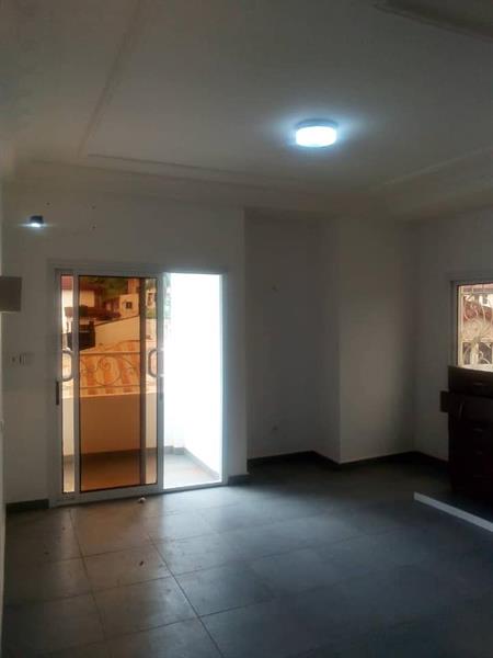 Appartement Avec Gardien Eau Chaude Groupe Électrogène Parking Baignoire À Odza 2Chambres 2Douches 4Balcons J &  J CORPORATION