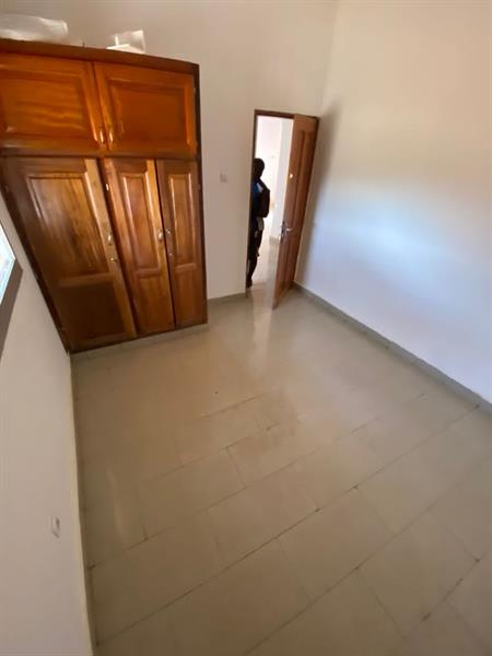 Appartement Neuf Avec Gardien Parking Forage À Olemb 3Chambrres 2Douches J &  J CORPORATION