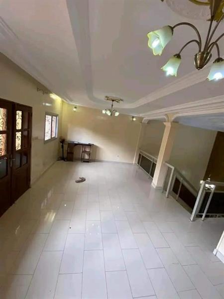 Belle Villa Avec Eau Chaude Forage Baignoire Parking À Messassi 4Chambres 4Douches 2Salons Cuisine Plus Dépendance J &  J CORPORATION