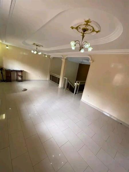 Belle Villa Avec Eau Chaude Forage Baignoire Parking À Messassi 4Chambres 4Douches 2Salons Cuisine Plus Dépendance J &  J CORPORATION