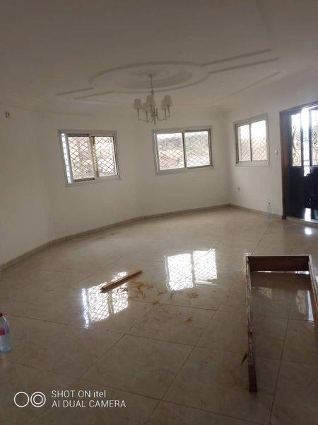 Appartement Neuf Avec Baignoire Gardien Parking À Omnisport Bordure De Goudron 2Chambrres 2Douches J &  J CORPORATION