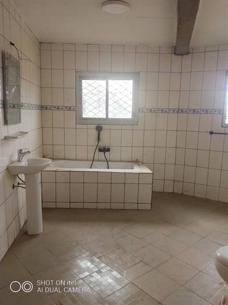 Appartement Neuf Avec Baignoire Gardien Parking À Omnisport Bordure De Goudron 2Chambrres 2Douches J &  J CORPORATION