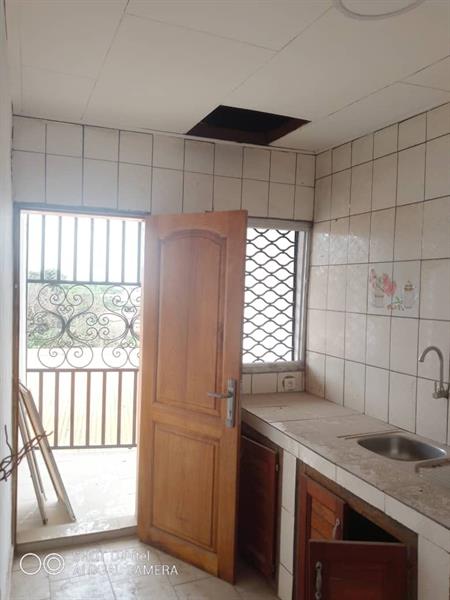 Appartement Neuf Avec Baignoire Gardien Parking À Omnisport Bordure De Goudron 2Chambrres 2Douches J &  J CORPORATION