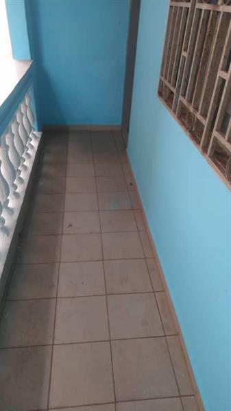 Appartement Avec Parking Magasin À Nkomo 2Chambres 2Douches J &  J CORPORATION