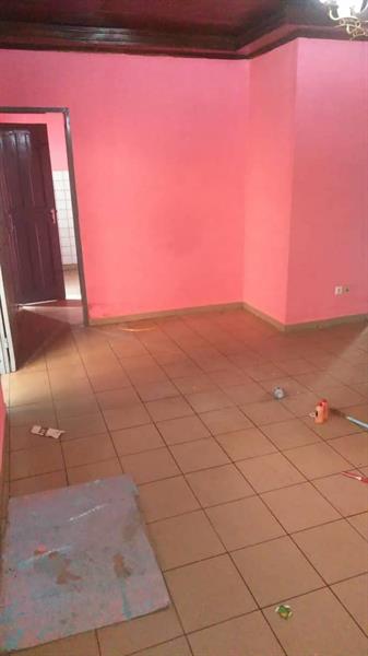 Appartement Avec Parking Magasin À Nkomo 2Chambres 2Douches J &  J CORPORATION