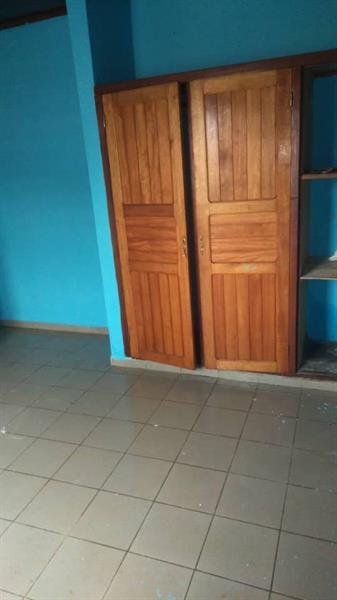 Appartement Avec Parking Magasin À Nkomo 2Chambres 2Douches J &  J CORPORATION