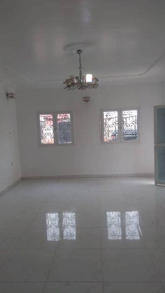 Appartement Avec Parking Gardien Eau Chaude 3Chambres 2Douches J &  J CORPORATION
