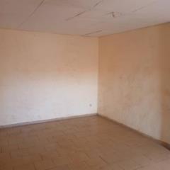 Boutique À Emombo,, Yaoundé, Immobilier au Cameroun