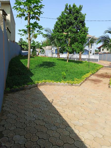 Magnifique Duplex Meublé Extra Spacieux Sûr 1200M2 À Nkoabang J &  J CORPORATION