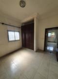 Grand Studio Avec Parking Gardien À Biyem Assi,, Yaoundé, Immobilier au Cameroun