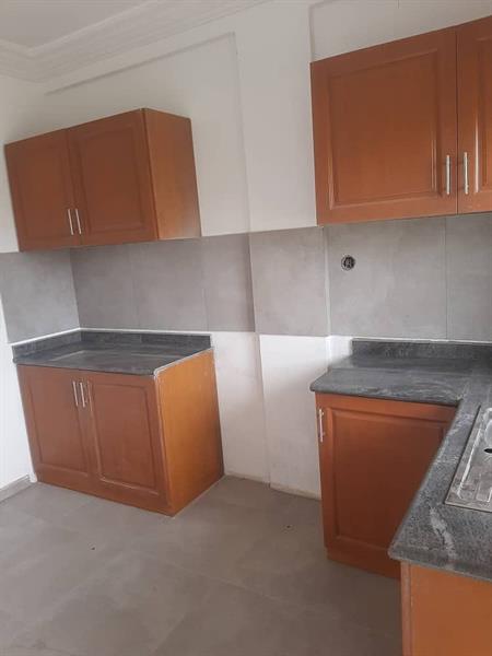 Appartement Neuf Avec Baignoire Eau Chaude Parking Forage À Odza 3Chambrres 2Douches J &  J CORPORATION