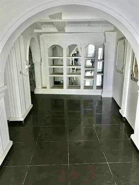 Appartement Chic Avec Eau Chaude Baignoire Parking À Éleveur Bordure De Goudron J &  J CORPORATION