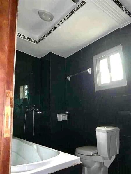 Appartement Chic Avec Eau Chaude Baignoire Parking À Éleveur Bordure De Goudron J &  J CORPORATION