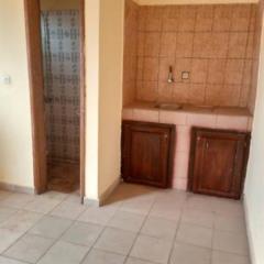 Chambre Avec Parking À L'immeuble À Mimboman,, Yaoundé, Cameroon Real Estate