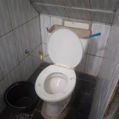 Boutique Avec Magasin Toilettes À Essos,, Yaoundé, Immobilier au Cameroun