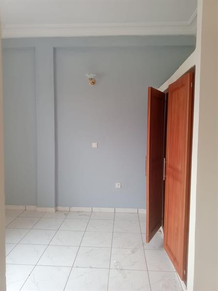 Appartement Haut Standing Neuf Avec Eau Chaude Gardien Forage À Nkoabang Bordure De Route Secondaire J &  J CORPORATION