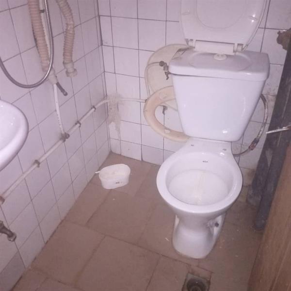 Boutique Avec Mezzanine Et Toilettes À Mimboman J &  J CORPORATION