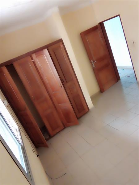 Bel Appartement Avec Parking Et Gardien Dans Un Cadre Convivial À Ekoumdoum 2Chambres 1Douche J &  J CORPORATION