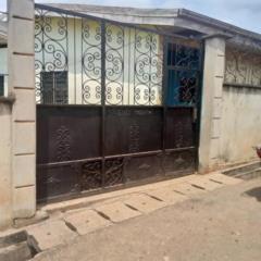 Studio En Bordure De Route Avec Parking Gardien À Kondengui,, Yaoundé, Immobilier au Cameroun