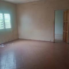 Studio En Bordure De Route Avec Parking Gardien À Kondengui,, Yaoundé, Immobilier au Cameroun