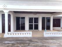 Belle Villa En Bordure De Route Avec Parking Baignoire Au Chaude À Kondengui,, Yaoundé, Immobilier au Cameroun