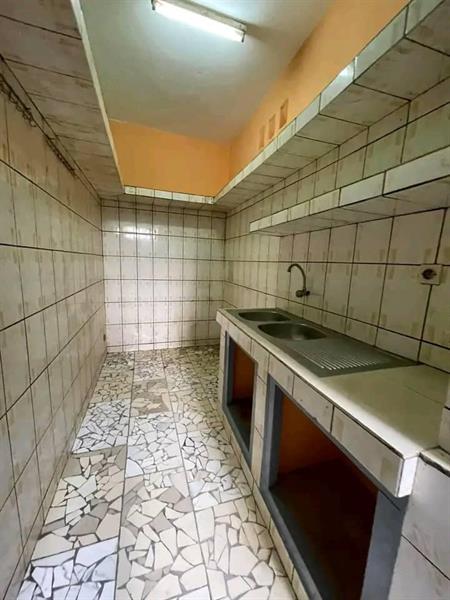 Appartement Avec Parking À Mendong Non Loin Du Goudron 3Chambres 2Douches J &  J CORPORATION