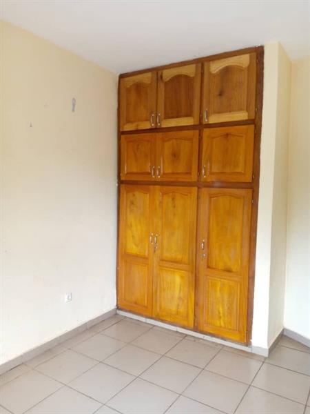 Appartement Avec Eau Chaude Wifi Gardien Forage Parrking 20 Voitures À Simbock 2Chambrres 2Douches J &  J CORPORATION