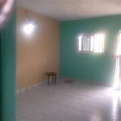Grande Chambrre Moderne En Bordurre De Route À Essos,, Yaoundé, Immobilier au Cameroun