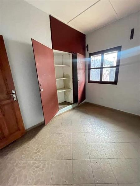 Villa Haut Standing À Essos Avec Eau Chaude Parking 3Chambres 2Douches J &  J CORPORATION